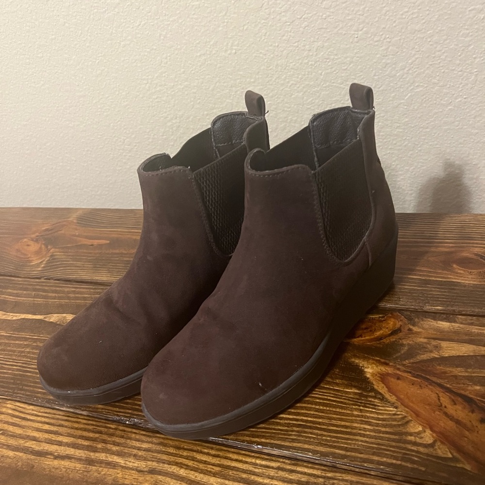 Brown suede boots size 6